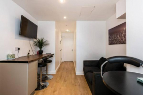 Liverpool City Centre - Fabulous 3 En-suite Bedrooms - Sleeps 10 People